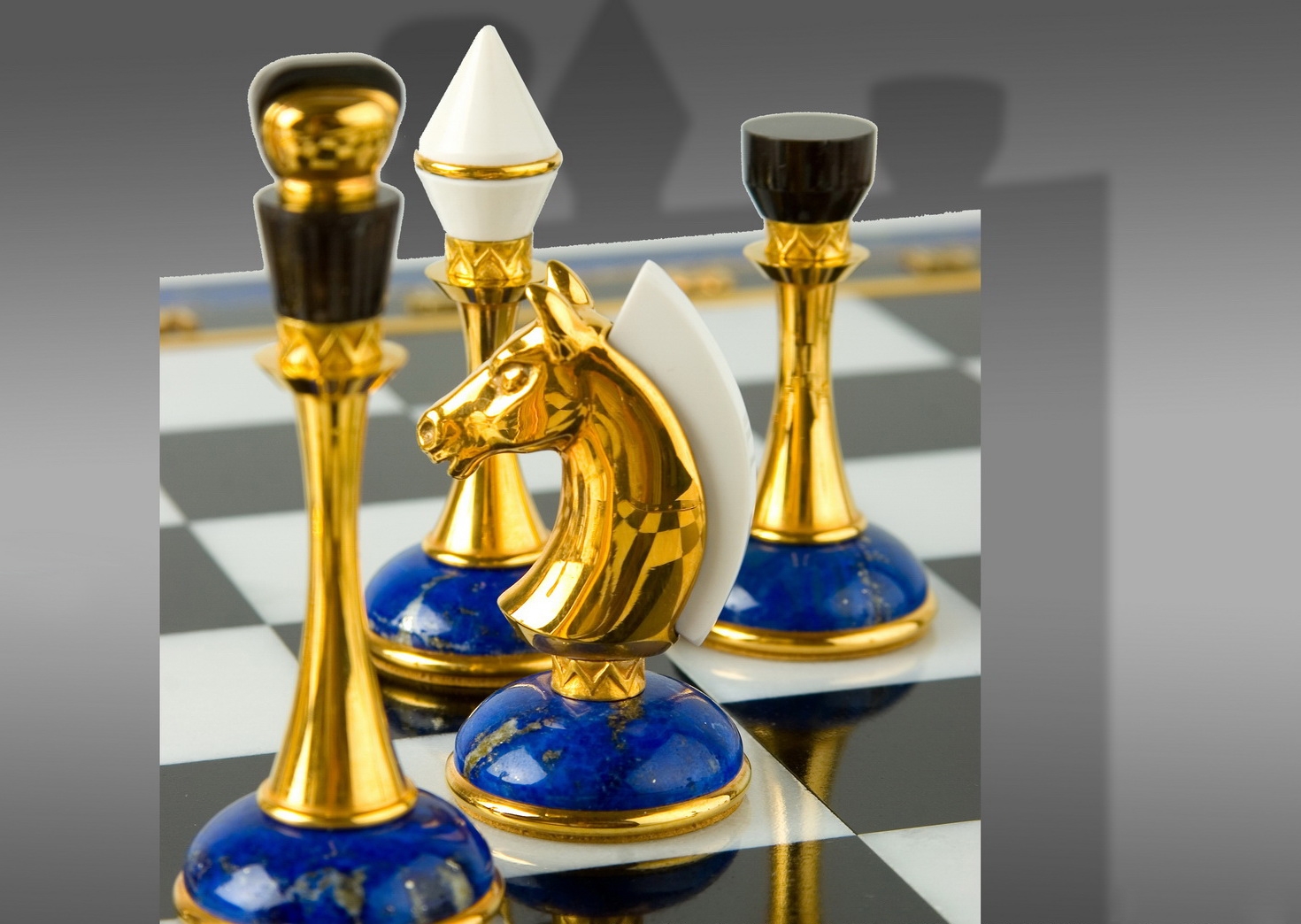 Потрясающие шахматы в подарок элитным партнёрам