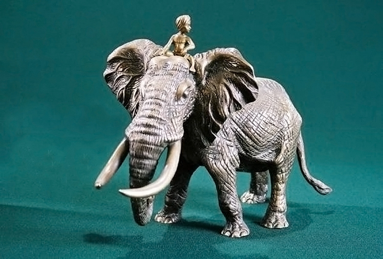 Статуя «Слон с погонщиком».