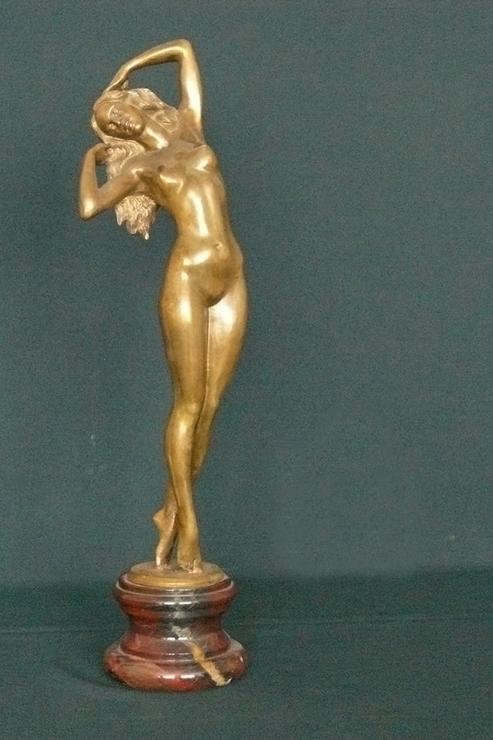 Статуя «Татьяна».