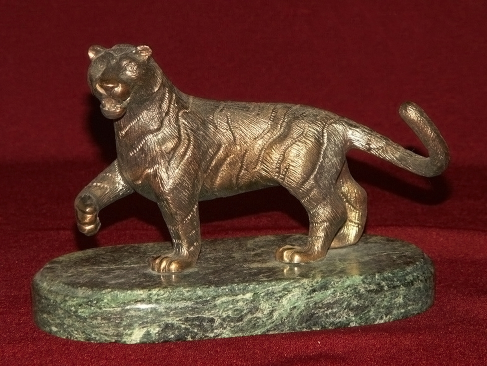 Статуя «Тигр амурский».