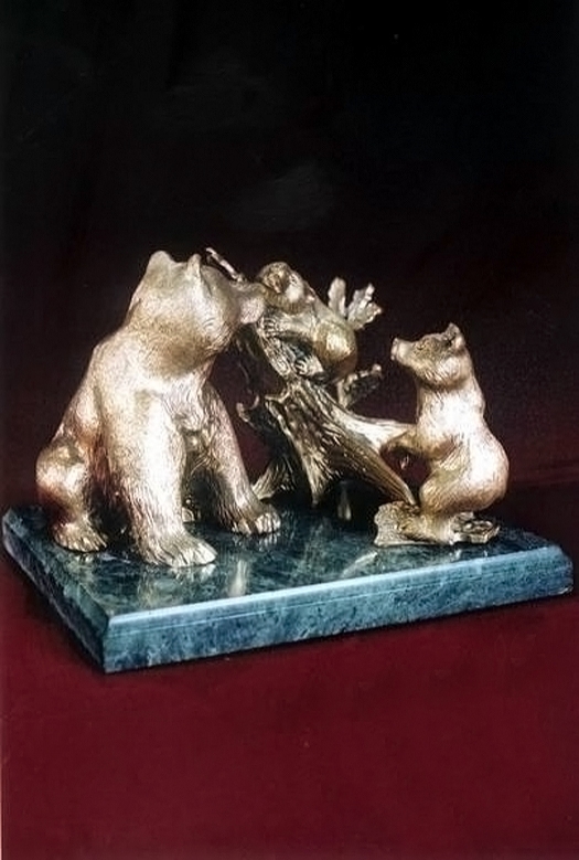 Статуя «Три медведя».