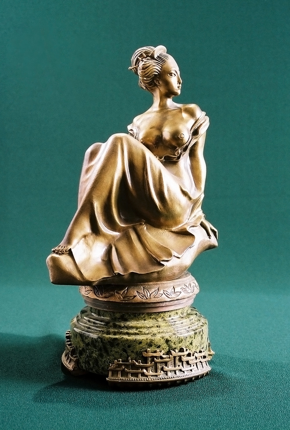 Статуя «Японская девушка».